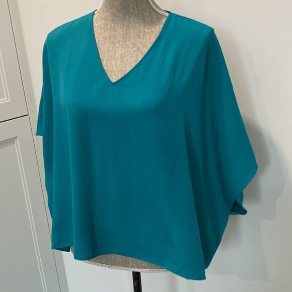 Aritzia Green V-Neck Blouse with Kimono Sleeves - Picture 8 of 12